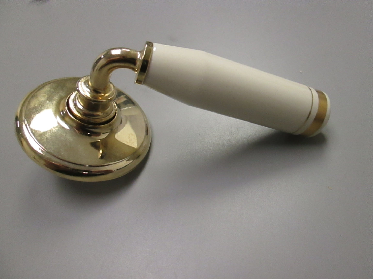 Gainsborough 80 Series Passage Set with Buckingham (ivory porcelain) and Polished Brass Rose.